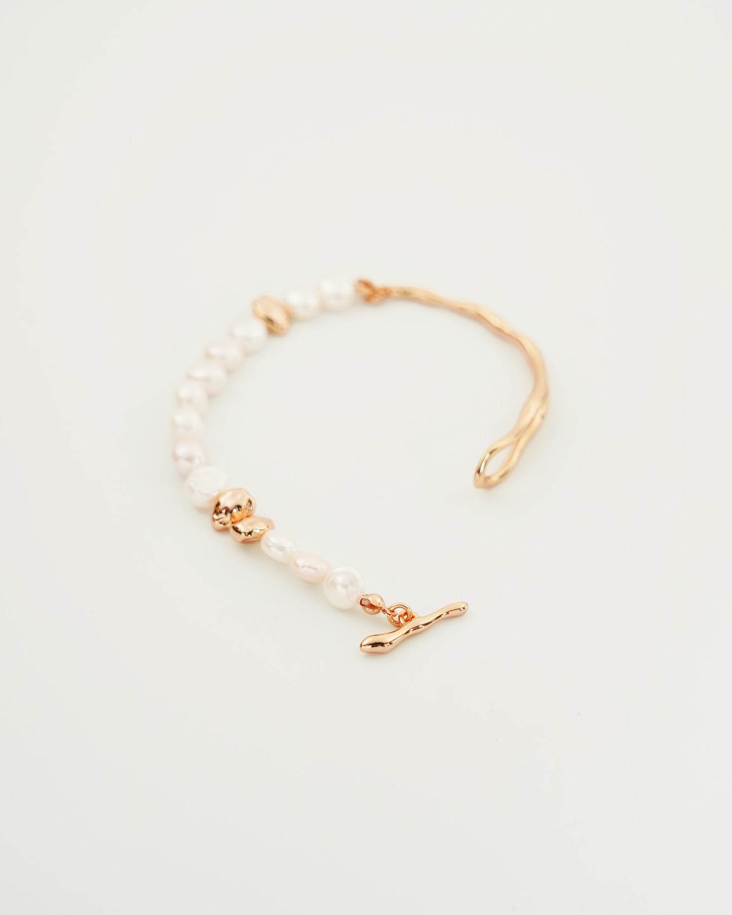 Flow Essence Pearl Bracelet, side view