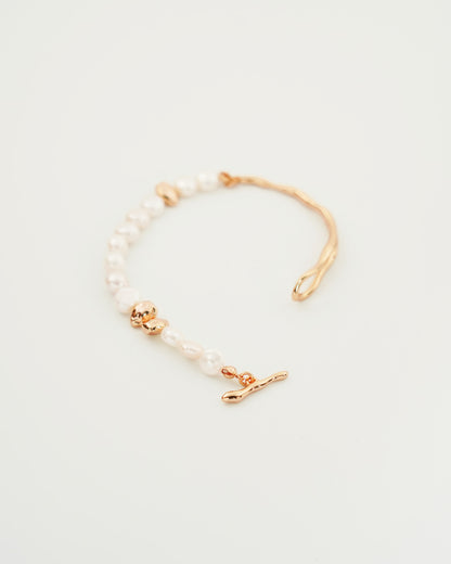 Flow Essence Pearl Bracelet, side view