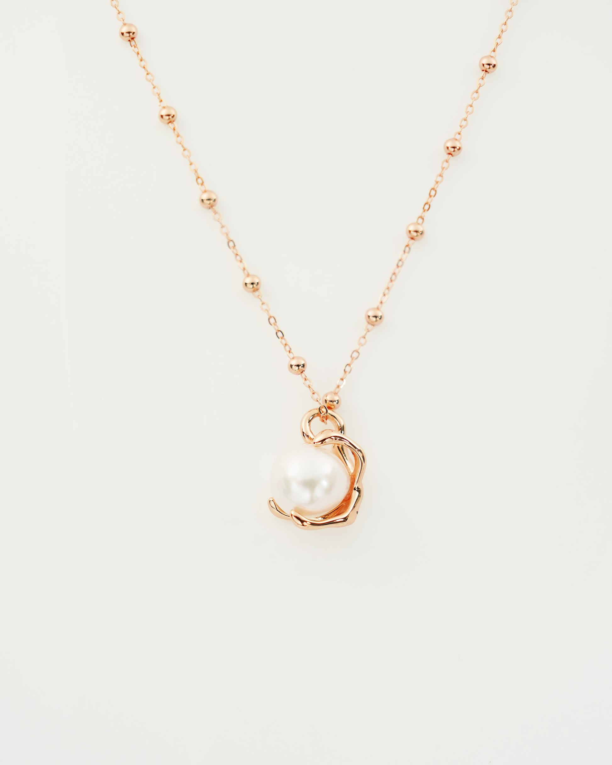 Large Baroque Pearl Necklace, close-up view