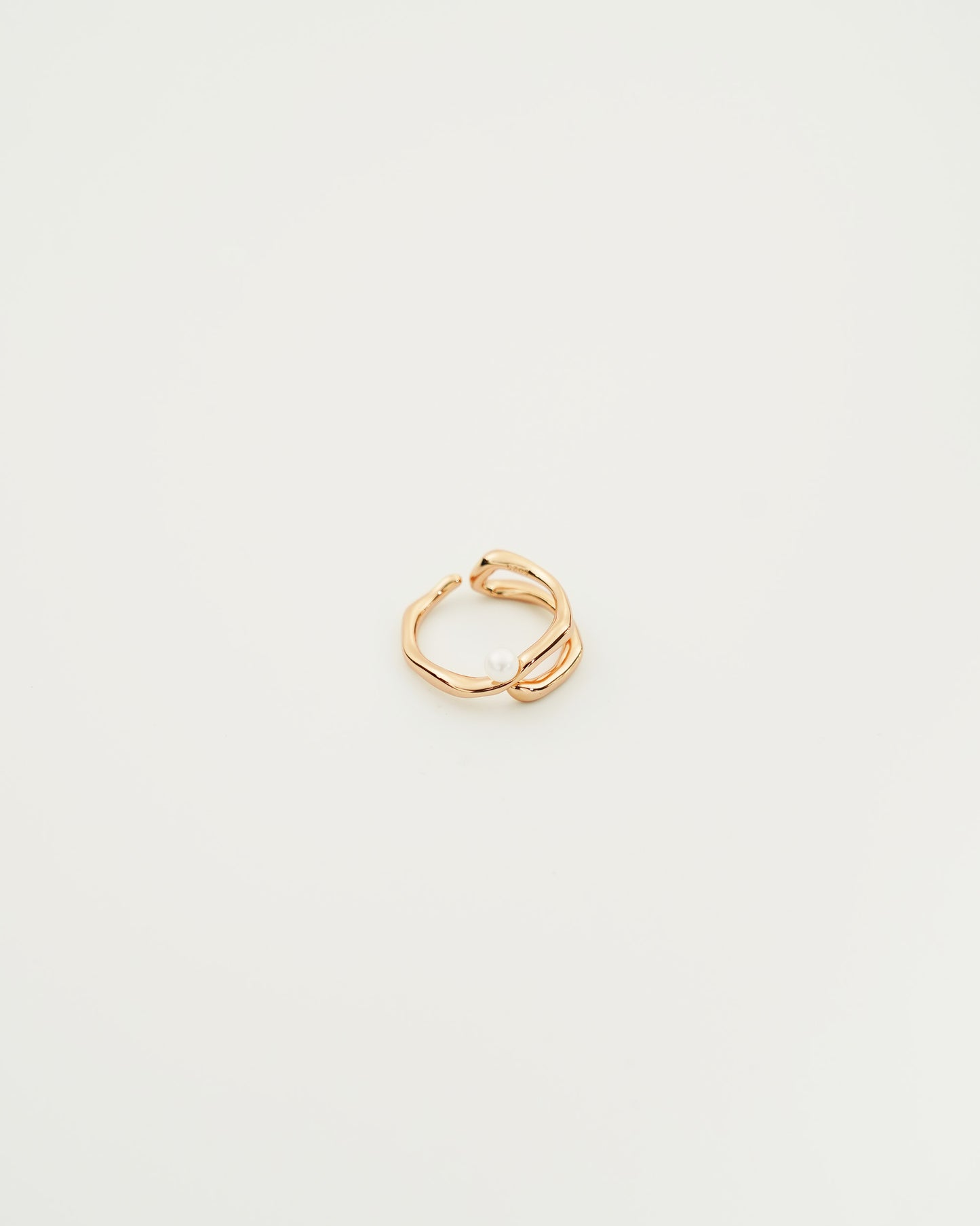 Flow Mini Pearl Ring, front view