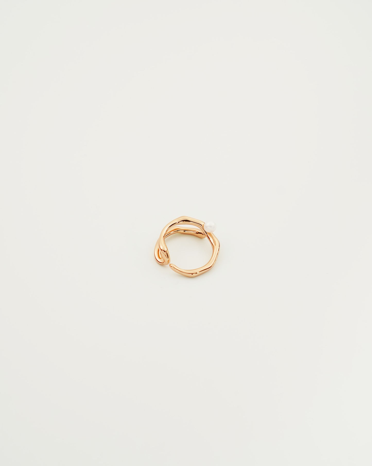 Flow Mini Pearl Ring, side view