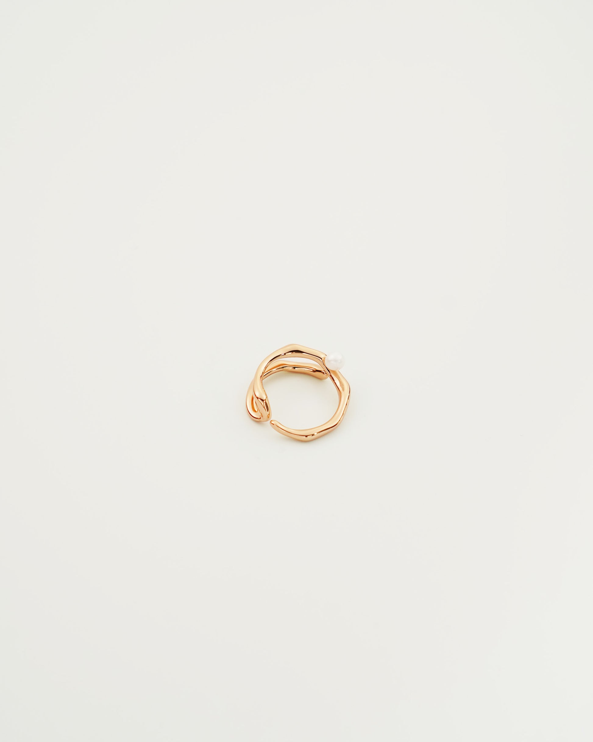 Flow Mini Pearl Ring, side view